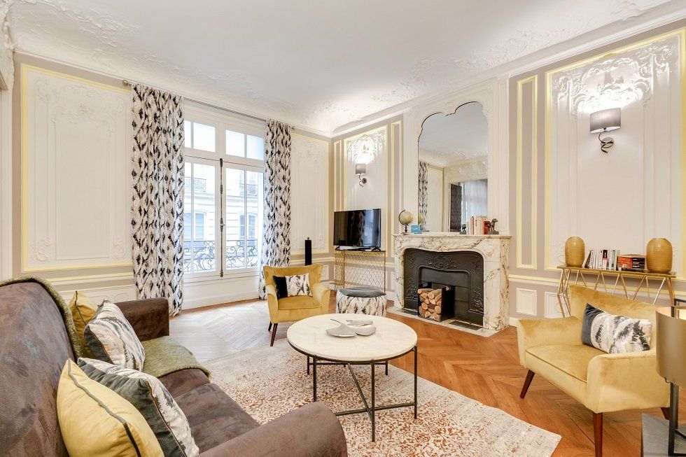 Estas son las tendencias de decoración que más gustan a los viajeros de todo el mundo - Fotocasa Life Estas son las tendencias de decoración que más gustan a los viajeros de todo el mundo - Fotocasa Life - Decoración casas verano, Decorar una vivienda - Decoración - Otras tendencias de decoración que tienen éxito entre viajeros de todo el mundo son: vintage parisino (decoración pomposa con bonitas piezas antiguas), chalet alpino (que remite a los bosques alpinos y las montañas nevadas) e inspiración árabe (diseño colorido en telas y texturas).