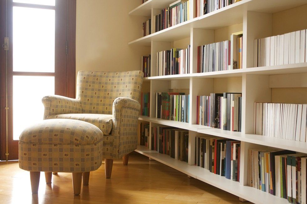 Rincones de lectura y bibliotecas en casa para el Día del Libro - Fotocasa Life Rincones de lectura y bibliotecas en casa para el Día del Libro - Fotocasa Life - Cambiar decoración casa, Decorar una vivienda, Día del libro, Espacios de lectura - Decoración - Leer en casa puede ser uno de los mayores placeres que existen. Aquí tienes diez rincones de lectura y bibliotecas para el hogar.