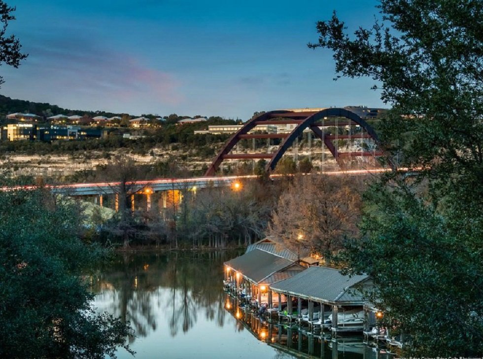 Dennis Quaid vende su casa en Austin, Texas - Fotocasa Life - Casas de famosos, famosos - Curiosidades - Está en Austin, Texas. Es la casa que Dennis Quaid acaba de vender, un hogar espacioso y luminoso que ya tiene nuevo dueño.