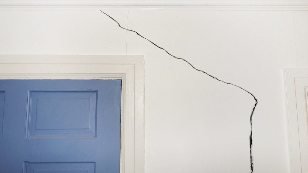 Las paredes de mi casa han empezado a agrietarse ¿a quién debo reclamar?