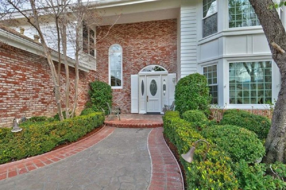 Esta es la casa que vende Guillermo del Toro en Agoura Hills - Fotocasa Life - Casas de famosos, famosos - Curiosidades - Es una mansión de ensueño. La casa que vende Guillermo del Toro en Agoura Hills (California). Y que ahora puedes ver por dentro.