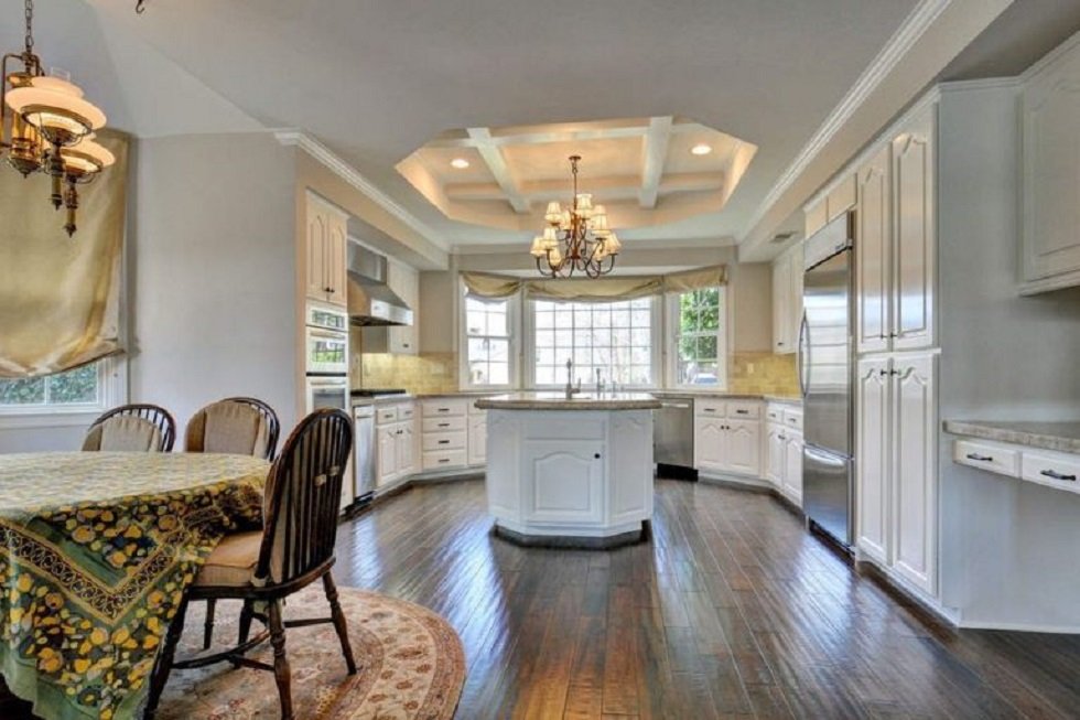 Esta es la casa que vende Guillermo del Toro en Agoura Hills - Fotocasa Life - Casas de famosos, famosos - Curiosidades - Es una mansión de ensueño. La casa que vende Guillermo del Toro en Agoura Hills (California). Y que ahora puedes ver por dentro.