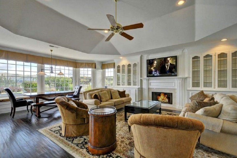 Esta es la casa que vende Guillermo del Toro en Agoura Hills - Fotocasa Life - Casas de famosos, famosos - Curiosidades - Es una mansión de ensueño. La casa que vende Guillermo del Toro en Agoura Hills (California). Y que ahora puedes ver por dentro.