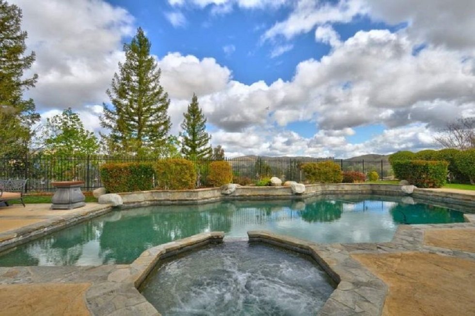 Esta es la casa que vende Guillermo del Toro en Agoura Hills - Fotocasa Life - Casas de famosos, famosos - Curiosidades - Es una mansión de ensueño. La casa que vende Guillermo del Toro en Agoura Hills (California). Y que ahora puedes ver por dentro.