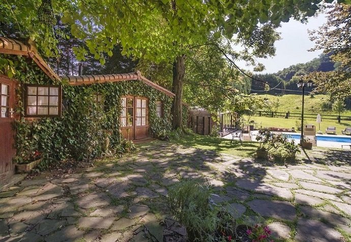 Viviendas curiosas: una cabaña en plena naturaleza - Fotocasa Life - Casas curiosas, naturaleza - Curiosidades - Llueva, nieve o haga un sol estupendo, vivir en plena naturaleza siempre es maravilloso. Esta cabaña al norte te dejará sin palabras.