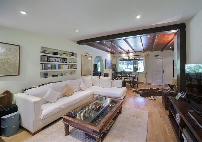 Viviendas curiosas: una cabaña en plena naturaleza - Fotocasa Life - Casas curiosas, naturaleza - Curiosidades - Llueva, nieve o haga un sol estupendo, vivir en plena naturaleza siempre es maravilloso. Esta cabaña al norte te dejará sin palabras.