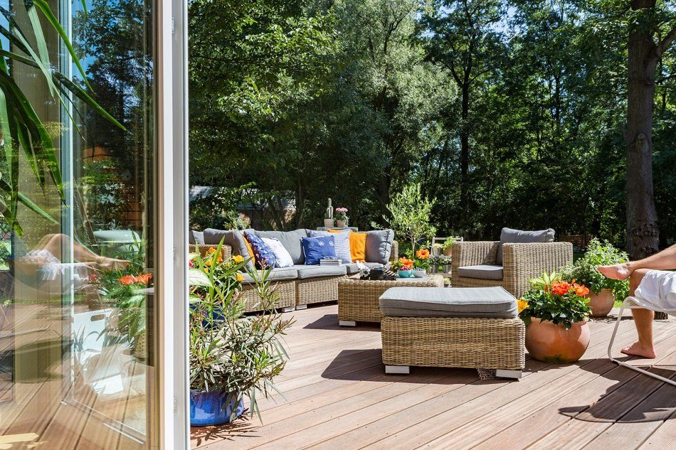 Decora tu casa de forma primaveral por poco dinero - Fotocasa Life - Cambiar decoración casa, decoración, Decoración casas verano, Decoración de terrazas, Primavera - Finanzas - Llega el buen tiempo y con este, el momento de decorar tu casa de forma primaveral. ¿Sabías que puedes hacerlo por muy poco dinero?