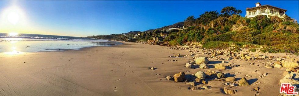 Cindy Crawford vende su casa de Malibú por 38 millones - Fotocasa Life - Casas de famosos, famosos - Curiosidades - Cindy Crawford vende su casa de Malibú por 38 millones. La súpermodelo se desprende de una de sus propiedades más espectaculares.