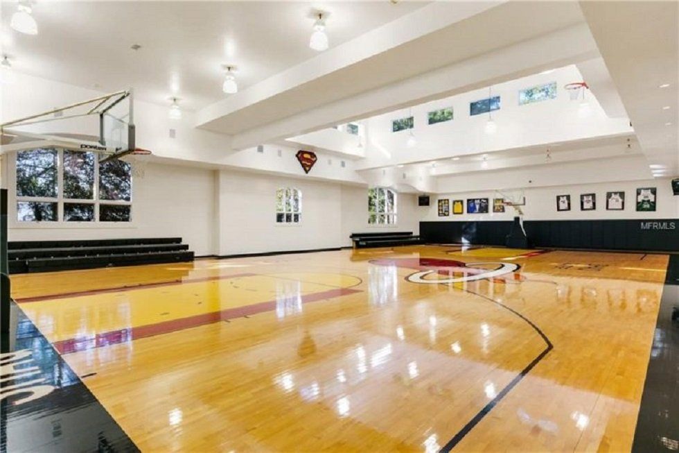 La impresionante casa que vende Shaquille O’Neal en Florida - Fotocasa Life - Casas de famosos, famosos - Curiosidades - Shaquille O’Neal vende su casa de Florida por 23 millones de euros. Se trata de un hogar impresionante con vistas a un lago.