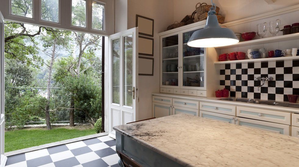 Ideas para disfrutar de una cocina de exteriores - Fotocasa Life Ideas para disfrutar de una cocina de exteriores - Fotocasa Life - cocina abierta reforma, Cocinas, Cocinas funcionales, Cocinas pequeñas, Cocinas prácticas, Decoración de jardín, Distribución de cocinas, Jardín, Materiales de cocina, Mobiliario de cocinas, propósitos verano, reforma cocina, Terraza, terraza de verano, Verano - Hogar - ¿Pensando en una cocina de exteriores? Aquí tienes unas cuantas ideas que no debes pasar por alto si quieres conseguir una buena cocina de verano.