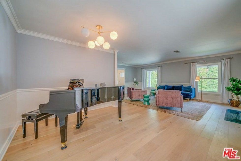 Selena Gómez, la estrella de Disney vende su casa para mudarse a otra mansión - Fotocasa Life - Casas de famosos, famosos - Curiosidades - Selena Gómez quiere vender una de sus casas, situada en Studio City. La compró el año pasado pero ahora quiere deshacerse de ella.