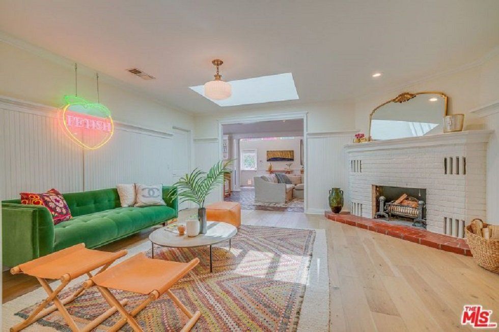 Selena Gómez, la estrella de Disney vende su casa para mudarse a otra mansión - Fotocasa Life - Casas de famosos, famosos - Curiosidades - Selena Gómez quiere vender una de sus casas, situada en Studio City. La compró el año pasado pero ahora quiere deshacerse de ella.