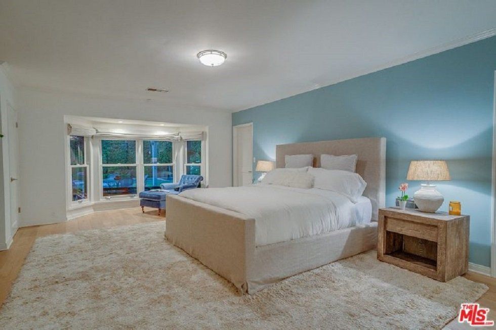Selena Gómez, la estrella de Disney vende su casa para mudarse a otra mansión - Fotocasa Life - Casas de famosos, famosos - Curiosidades - Selena Gómez quiere vender una de sus casas, situada en Studio City. La compró el año pasado pero ahora quiere deshacerse de ella.