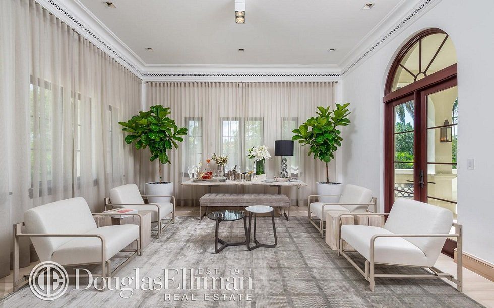 La mansión que Marc Anthony se acaba de comprar en Florida - Fotocasa Life - Casas de famosos, famosos - Curiosidades - Se trata de una mansión con un estilo marcadamente mediterráneo, que además está bañada por el mar. A poco más de 100 metros, Marc Anthony encontrará la orilla y una hermosa playa en la que disfrutar de su tiempo libre.