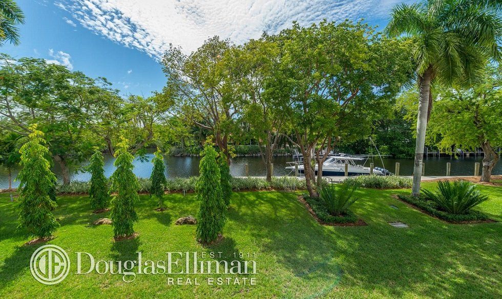 La mansión que Marc Anthony se acaba de comprar en Florida - Fotocasa Life - Casas de famosos, famosos - Curiosidades - Se trata de una mansión con un estilo marcadamente mediterráneo, que además está bañada por el mar. A poco más de 100 metros, Marc Anthony encontrará la orilla y una hermosa playa en la que disfrutar de su tiempo libre.