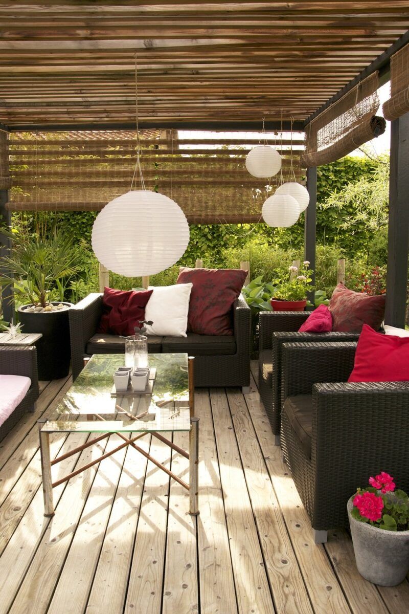 Patios veraniegos para olvidarte de que no tienes jardín - Fotocasa Life - áticos con terraza, Decoración de terrazas, decoración terraza, Terraza, terraza de verano, terraza decoración, Terrazas - Hogar, Reformas - Que a todos nos gustaría tener un gran jardín seguro que es cierto. Hoy habitissimo te propone unos patios veraniegos estupendos.