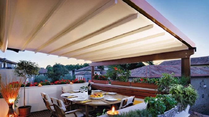 Ideas para actualizar tu terraza: cambia la tela de tu toldo - Fotocasa Life - decoración, Decoración de exteriores, Terrazas, toldos - Decoración, Hogar, Reformas - Su mecanismo puede durar en perfectas condiciones muchos años, pero no tanto su tela, la más sufrida con diferencia. Cortes, rasguños y un desgaste en general, suele ser su mal más común. Habitissimo te propone 5 ideas para actualizar la tela de tu toldo, y disfrutar así al máximo de tu jardín o terraza, resguardandose de los temidos rayos solares.