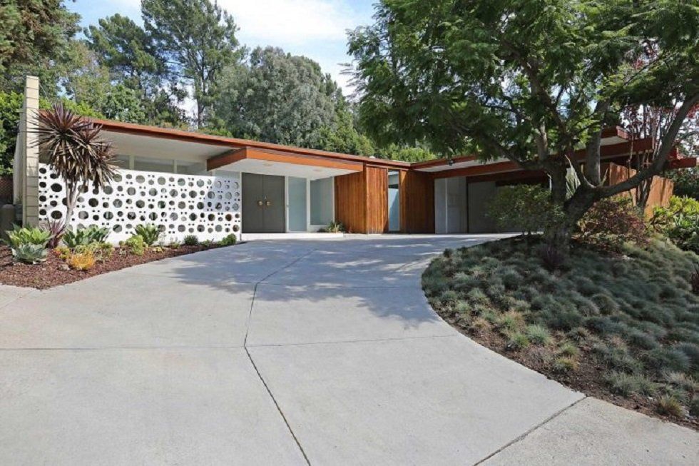Jamie Dornan, el señor Grey, vende su mansión en Hollywood Hills - Fotocasa Life Jamie Dornan, el señor Grey, vende su mansión en Hollywood Hills - Fotocasa Life - Casas de famosos, famosos - Curiosidades - El Señor Grey acaba de poner a la venta su casa. Bueno, en realidad hablamos de Jamie Dornan, el actor de Cincuenta sombras de Grey.