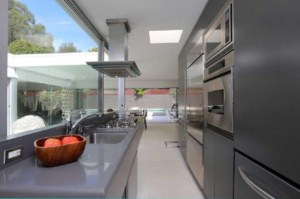 Jamie Dornan, el señor Grey, vende su mansión en Hollywood Hills - Fotocasa Life Jamie Dornan, el señor Grey, vende su mansión en Hollywood Hills - Fotocasa Life - Casas de famosos, famosos - Curiosidades - El Señor Grey acaba de poner a la venta su casa. Bueno, en realidad hablamos de Jamie Dornan, el actor de Cincuenta sombras de Grey.