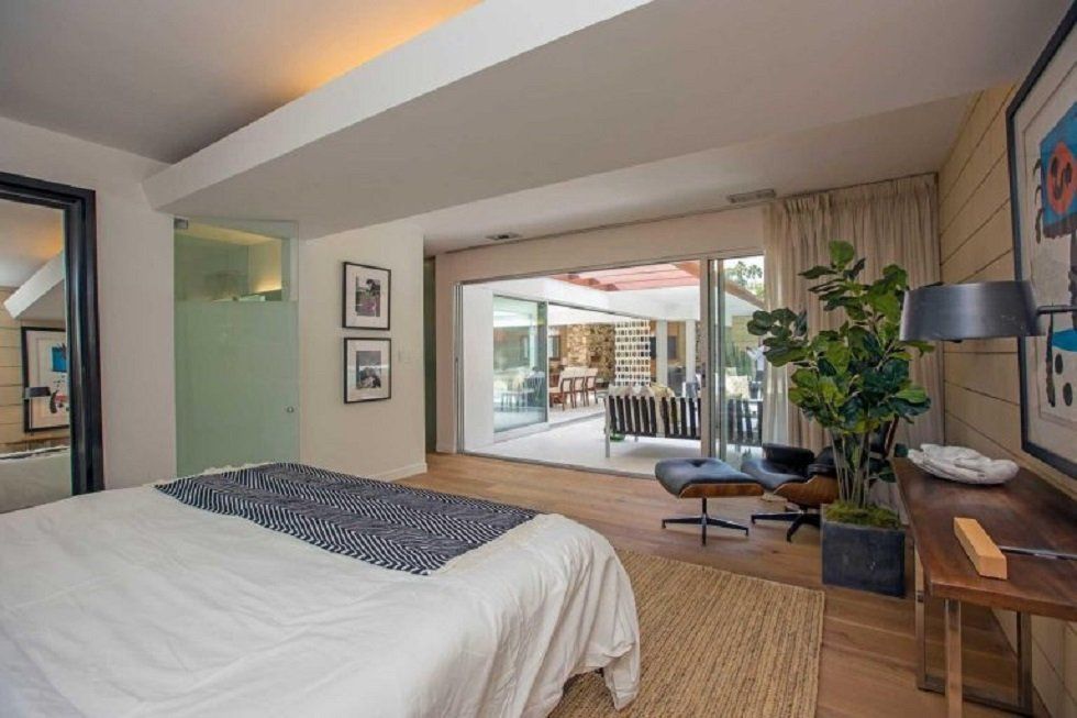 Jamie Dornan, el señor Grey, vende su mansión en Hollywood Hills - Fotocasa Life Jamie Dornan, el señor Grey, vende su mansión en Hollywood Hills - Fotocasa Life - Casas de famosos, famosos - Curiosidades - El Señor Grey acaba de poner a la venta su casa. Bueno, en realidad hablamos de Jamie Dornan, el actor de Cincuenta sombras de Grey.