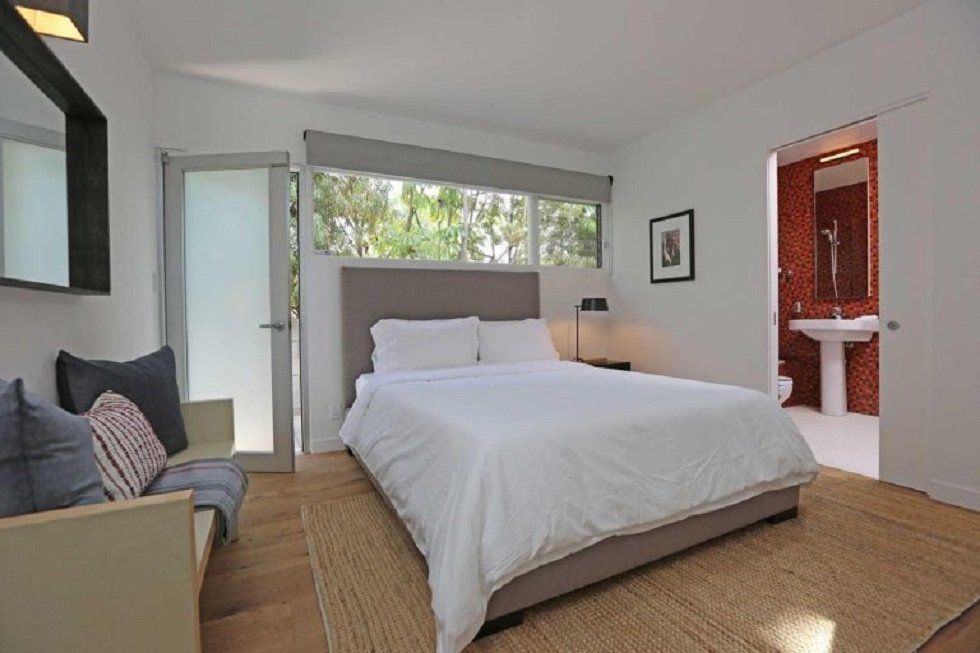 Jamie Dornan, el señor Grey, vende su mansión en Hollywood Hills - Fotocasa Life Jamie Dornan, el señor Grey, vende su mansión en Hollywood Hills - Fotocasa Life - Casas de famosos, famosos - Curiosidades - El Señor Grey acaba de poner a la venta su casa. Bueno, en realidad hablamos de Jamie Dornan, el actor de Cincuenta sombras de Grey.