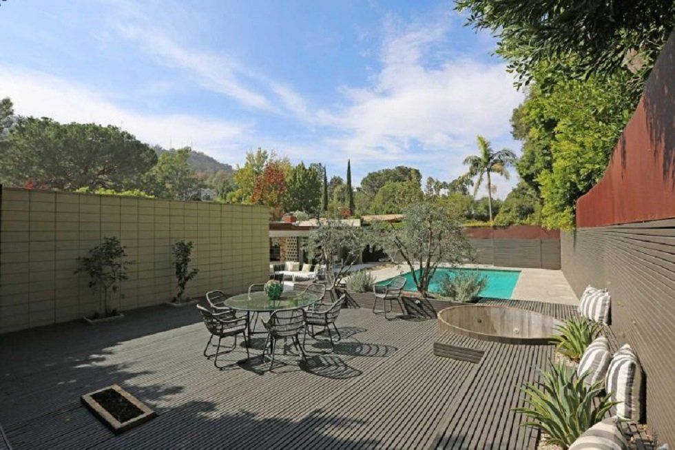 Jamie Dornan, el señor Grey, vende su mansión en Hollywood Hills - Fotocasa Life Jamie Dornan, el señor Grey, vende su mansión en Hollywood Hills - Fotocasa Life - Casas de famosos, famosos - Curiosidades - El Señor Grey acaba de poner a la venta su casa. Bueno, en realidad hablamos de Jamie Dornan, el actor de Cincuenta sombras de Grey.