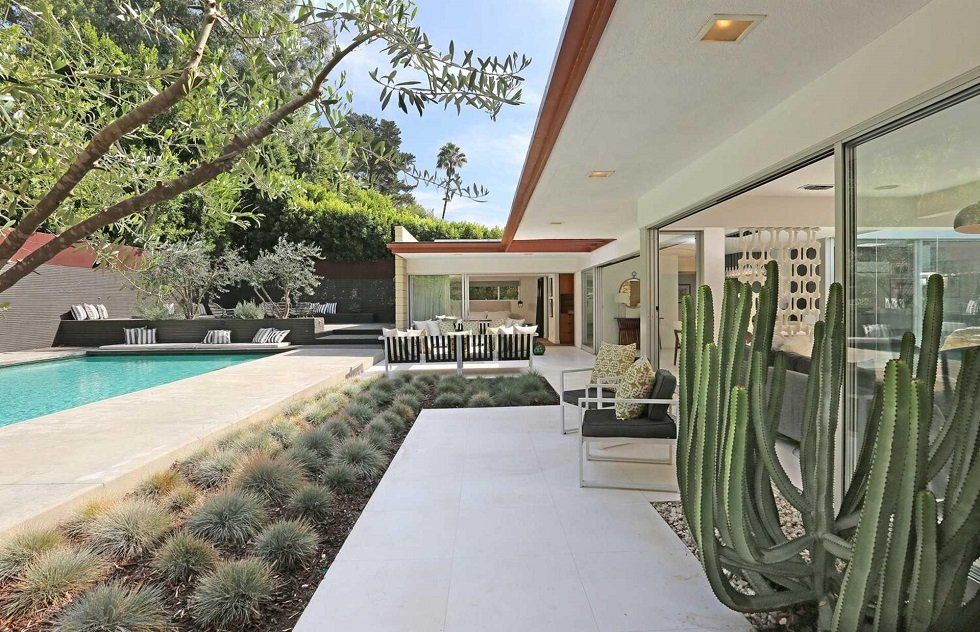 Jamie Dornan, el señor Grey, vende su mansión en Hollywood Hills - Fotocasa Life Jamie Dornan, el señor Grey, vende su mansión en Hollywood Hills - Fotocasa Life - Casas de famosos, famosos - Curiosidades - El Señor Grey acaba de poner a la venta su casa. Bueno, en realidad hablamos de Jamie Dornan, el actor de Cincuenta sombras de Grey.