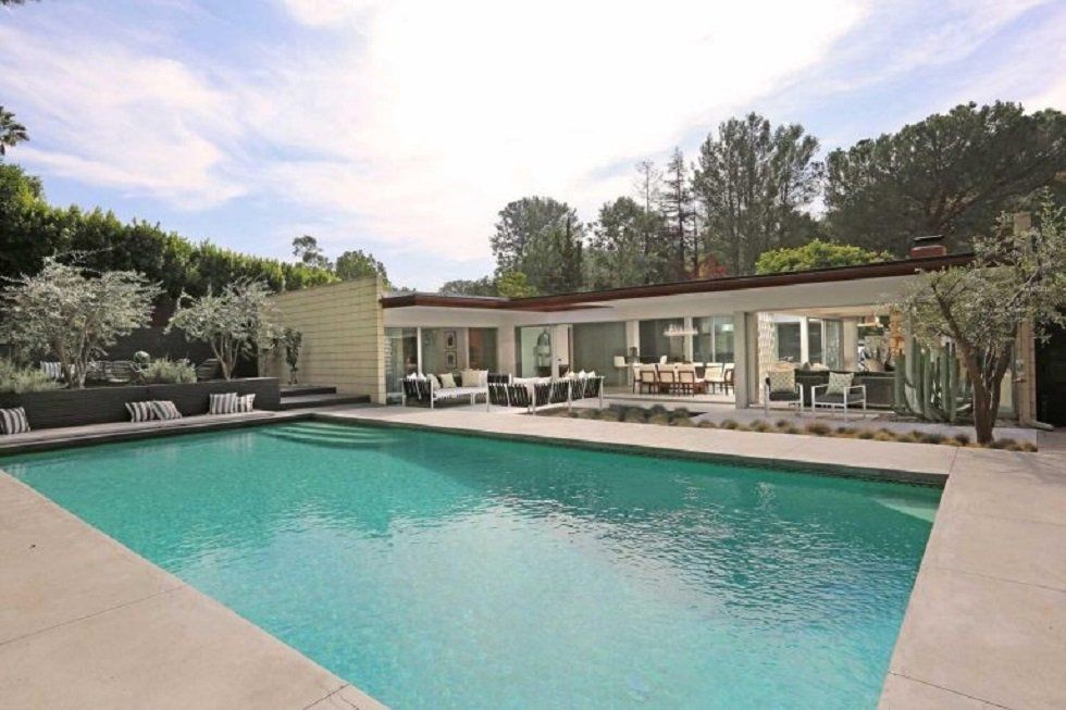 Jamie Dornan, el señor Grey, vende su mansión en Hollywood Hills - Fotocasa Life Jamie Dornan, el señor Grey, vende su mansión en Hollywood Hills - Fotocasa Life - Casas de famosos, famosos - Curiosidades - El Señor Grey acaba de poner a la venta su casa. Bueno, en realidad hablamos de Jamie Dornan, el actor de Cincuenta sombras de Grey.