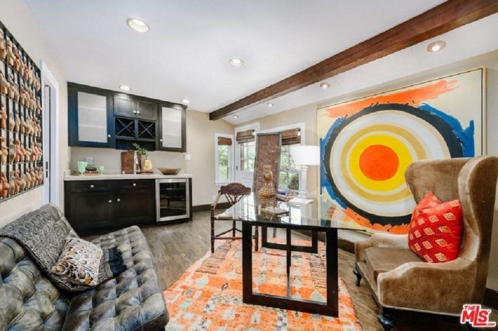 Esta es la casa que Cher vende en Beverly Hills - Fotocasa Life - Casas de famosos, famosos - Curiosidades - Cher vende su mansión en Beverly Hills. ¿Te imaginas cómo puede ser por dentro la casa de esta cantante? Te contamos todas sus particularidades.