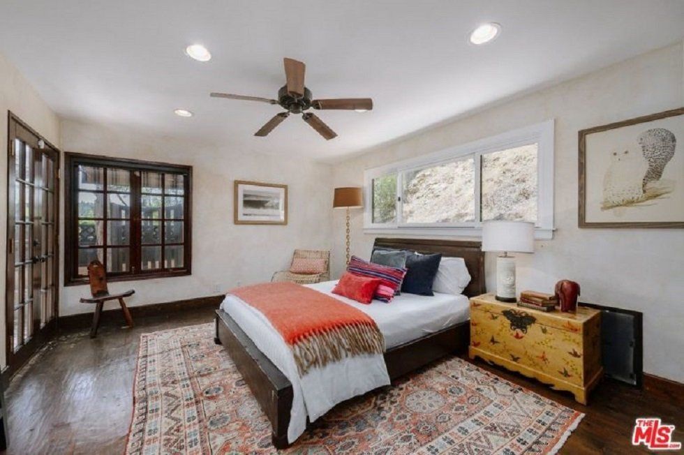 Esta es la casa que Cher vende en Beverly Hills - Fotocasa Life - Casas de famosos, famosos - Curiosidades - Cher vende su mansión en Beverly Hills. ¿Te imaginas cómo puede ser por dentro la casa de esta cantante? Te contamos todas sus particularidades.
