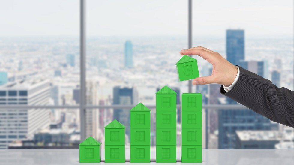 La compraventa de viviendas modera su avance en junio al 1,8%