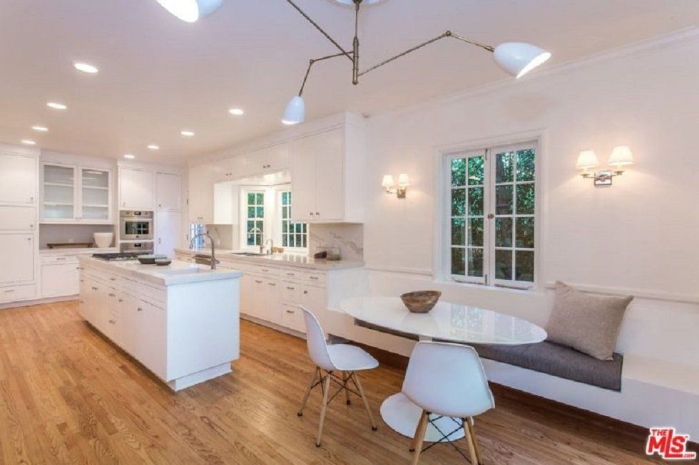 Así es la nueva casa de Leonardo DiCaprio en Los Ángeles - Fotocasa Life - Casas de famosos, famosos - Curiosidades - Leonardo DiCaprio acaba de adquirir una casa impresionante en Los Ángeles. Antes había pertenecido al artista Moby. ¿Quieres ver cómo es por dentro?