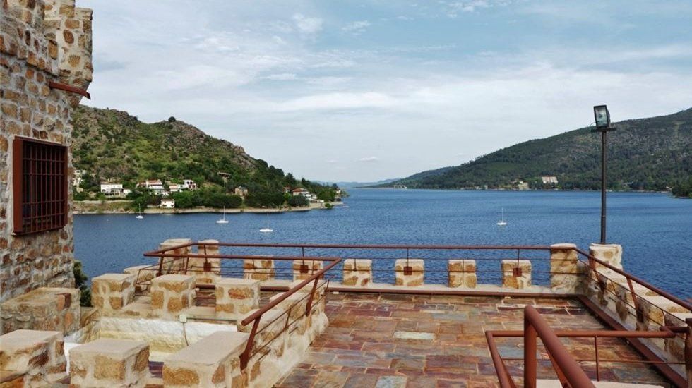 Vista al mar desde un castillo