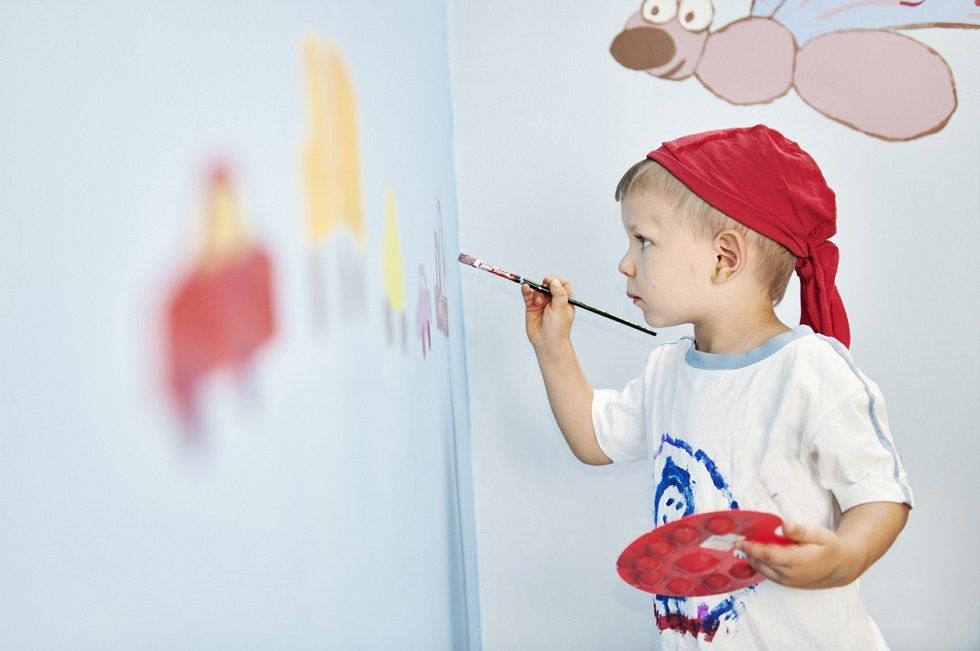 Llena las paredes de color