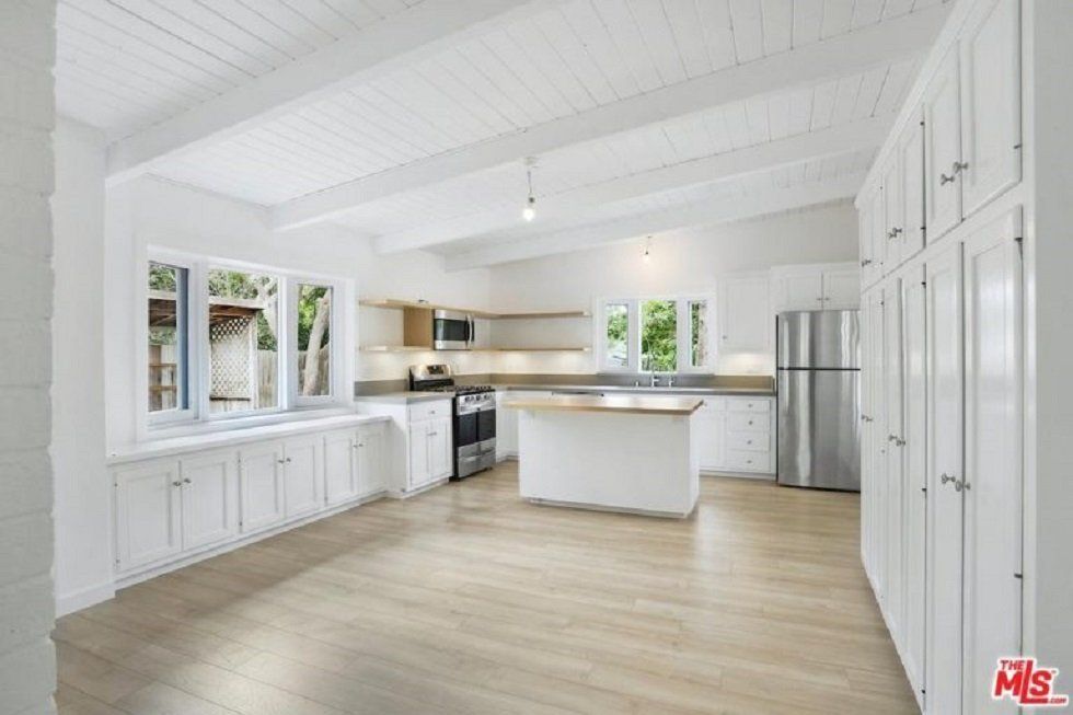¿Quieres alquilar una casa de Julia Roberts en Malibú? - Fotocasa Life - Casas de famosos, famosos - Curiosidades - Julia Roberts acaba de poner en alquiler una casa estilo rancho que compró el año pasado por 3,35 millones de euros. Pide 10.000 euros al mes.