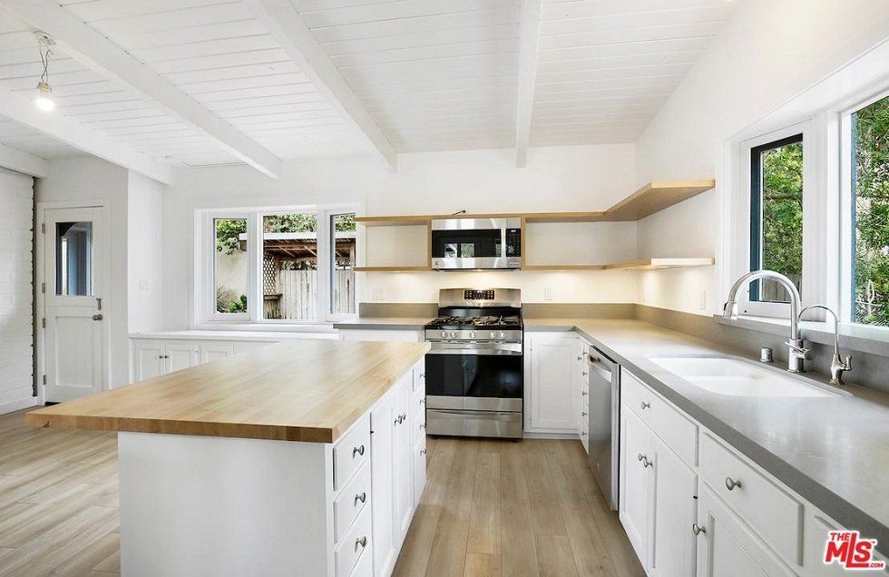 ¿Quieres alquilar una casa de Julia Roberts en Malibú? - Fotocasa Life - Casas de famosos, famosos - Curiosidades - Julia Roberts acaba de poner en alquiler una casa estilo rancho que compró el año pasado por 3,35 millones de euros. Pide 10.000 euros al mes.