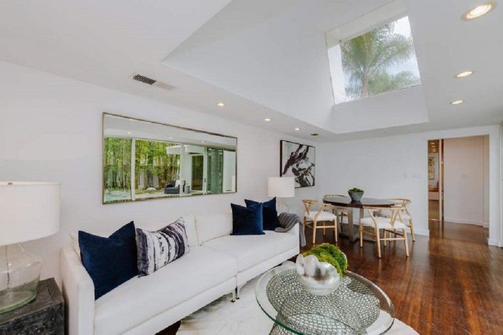 La casa que Taylor Swift ha vendido en Beverly Hills - Fotocasa Life - Casas de famosos, famosos - Curiosidades - Taylor Swift acaba de vender su casa de Beverly Hills. Es una mansión completamente reformada que hemos tenido ocasión de ver al detalle por dentro.