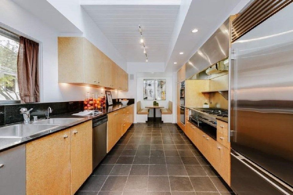 La casa que Taylor Swift ha vendido en Beverly Hills - Fotocasa Life - Casas de famosos, famosos - Curiosidades - Taylor Swift acaba de vender su casa de Beverly Hills. Es una mansión completamente reformada que hemos tenido ocasión de ver al detalle por dentro.