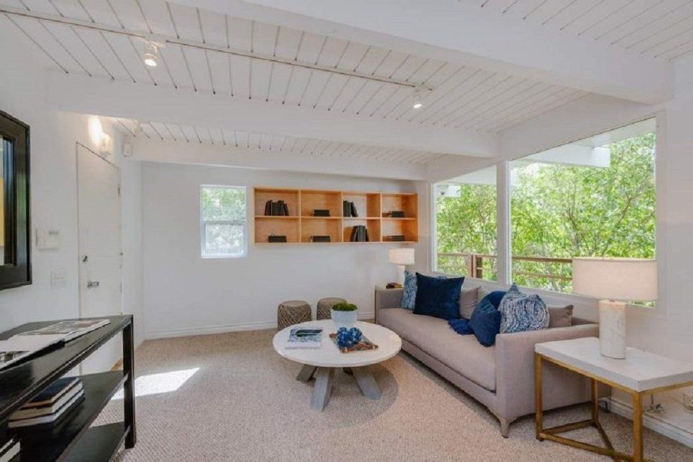 La casa que Taylor Swift ha vendido en Beverly Hills - Fotocasa Life - Casas de famosos, famosos - Curiosidades - Taylor Swift acaba de vender su casa de Beverly Hills. Es una mansión completamente reformada que hemos tenido ocasión de ver al detalle por dentro.