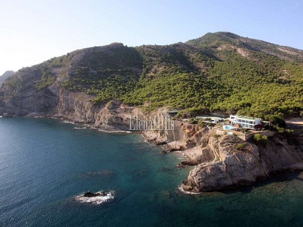 Una casa con acceso directo a la playa - Fotocasa Life - casa de lujo, Casas de lujo, mansión de lujo, playa, viviendas de lujo - Curiosidades - Esta casa tiene acceso directo a la playa. Pero ojo, que no es una casa cualquiera: se trata de una mansión de lujo que cuesta 18 millones de euros.