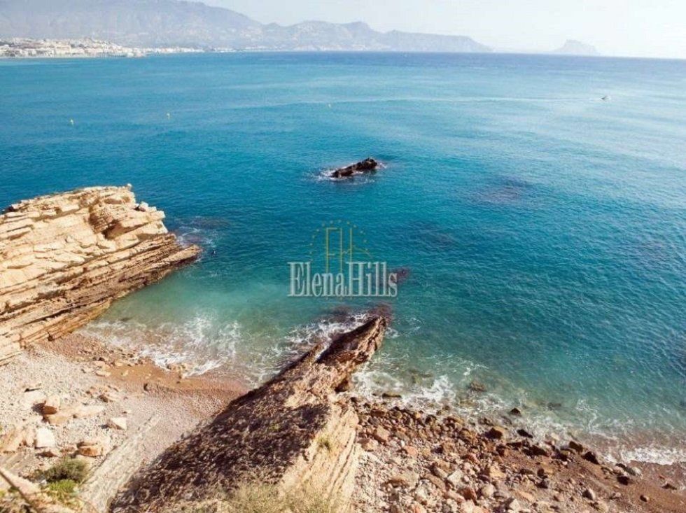 Una casa con acceso directo a la playa - Fotocasa Life - casa de lujo, Casas de lujo, mansión de lujo, playa, viviendas de lujo - Curiosidades - Esta casa tiene acceso directo a la playa. Pero ojo, que no es una casa cualquiera: se trata de una mansión de lujo que cuesta 18 millones de euros.