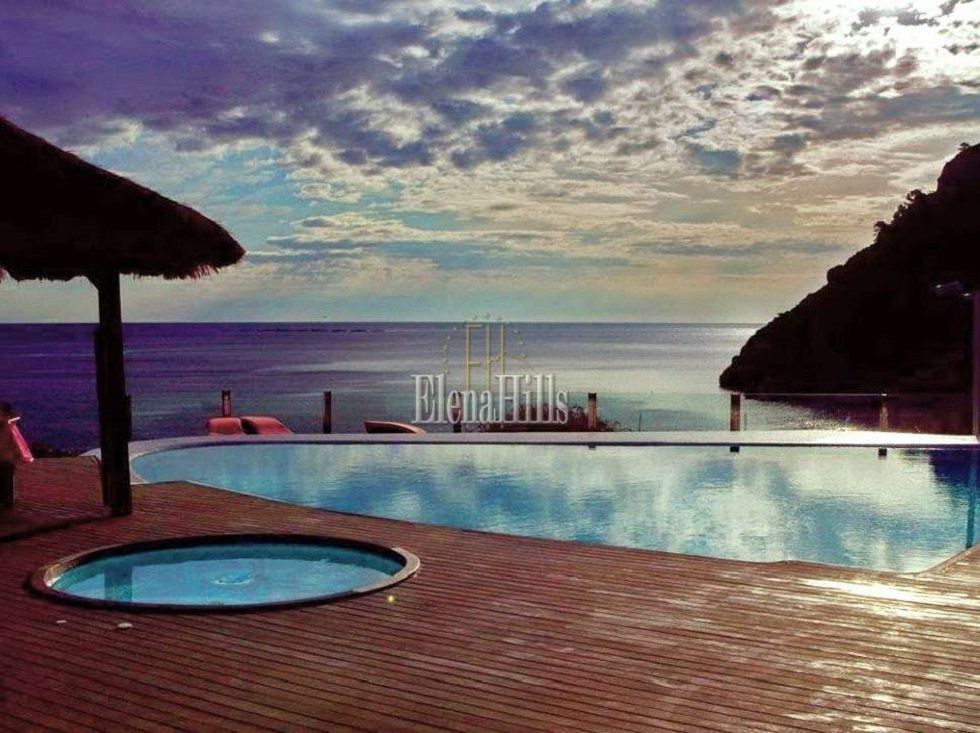 Una casa con acceso directo a la playa - Fotocasa Life - casa de lujo, Casas de lujo, mansión de lujo, playa, viviendas de lujo - Curiosidades - Esta casa tiene acceso directo a la playa. Pero ojo, que no es una casa cualquiera: se trata de una mansión de lujo que cuesta 18 millones de euros.