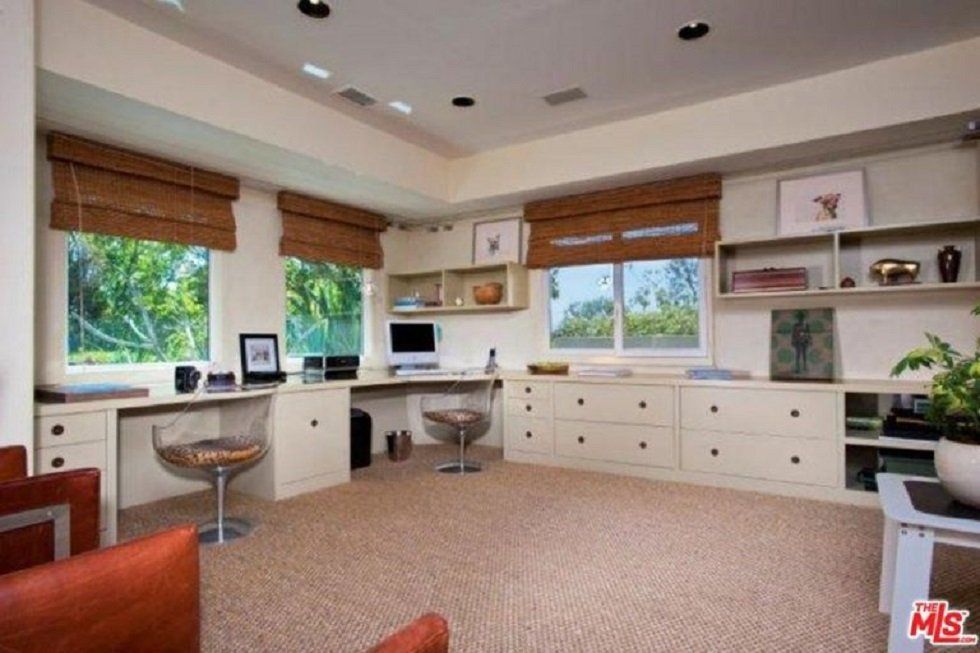 La casa que ha vendido Sandra Bullock en Hollywood - Fotocasa Life - Casas de famosos, famosos - Curiosidades - La actriz Sandra Bullock acaba de vender una de sus casas, situada en Hollywood Hills. Se trata de una vivienda con unas imponentes vistas a Los Ángeles.