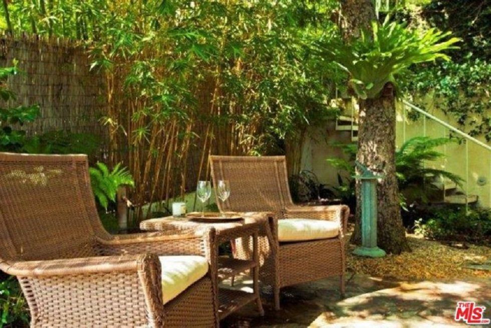 La casa que ha vendido Sandra Bullock en Hollywood - Fotocasa Life - Casas de famosos, famosos - Curiosidades - La actriz Sandra Bullock acaba de vender una de sus casas, situada en Hollywood Hills. Se trata de una vivienda con unas imponentes vistas a Los Ángeles.