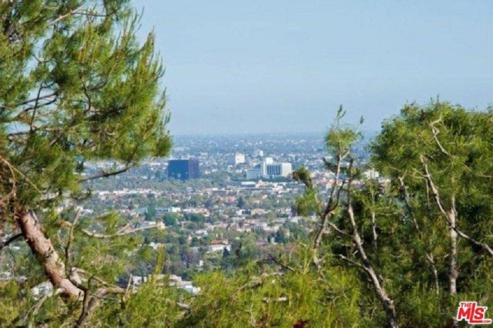 La casa que ha vendido Sandra Bullock en Hollywood - Fotocasa Life - Casas de famosos, famosos - Curiosidades - La actriz Sandra Bullock acaba de vender una de sus casas, situada en Hollywood Hills. Se trata de una vivienda con unas imponentes vistas a Los Ángeles.