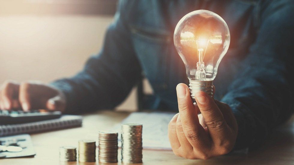 Endesa, Iberdrola y Naturgy asumirán el 88% del nuevo bono social eléctrico