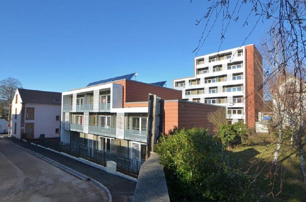 Balas de paja en vez de ladrillos: la alternativa sostenible que gana adeptos - Fotocasa Life Balas de paja en vez de ladrillos: la alternativa sostenible que gana adeptos - Fotocasa Life - Casas curiosas, Vivienda sostenible - Curiosidades - Las balas de paja son un material constructivo como puede serlo la piedra o el ladrillo, y se puede aplicar de muchas maneras diferentes.