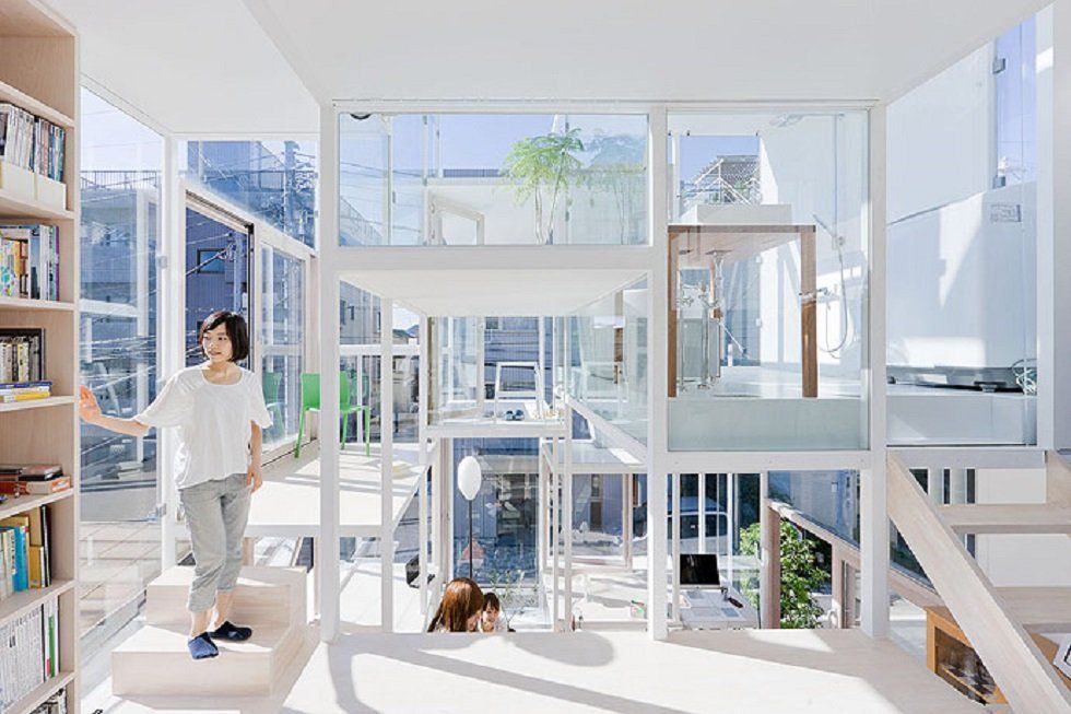 Una vivienda unifamiliar… ¡transparente! - Fotocasa Life Una vivienda unifamiliar… ¡transparente! - Fotocasa Life - Casas curiosas, diseño - Curiosidades - House NA es una vivienda unifamiliar de Tokio. Conocida como la casa transparente, en vez de paredes este curioso edificio tiene grandes ventanales.