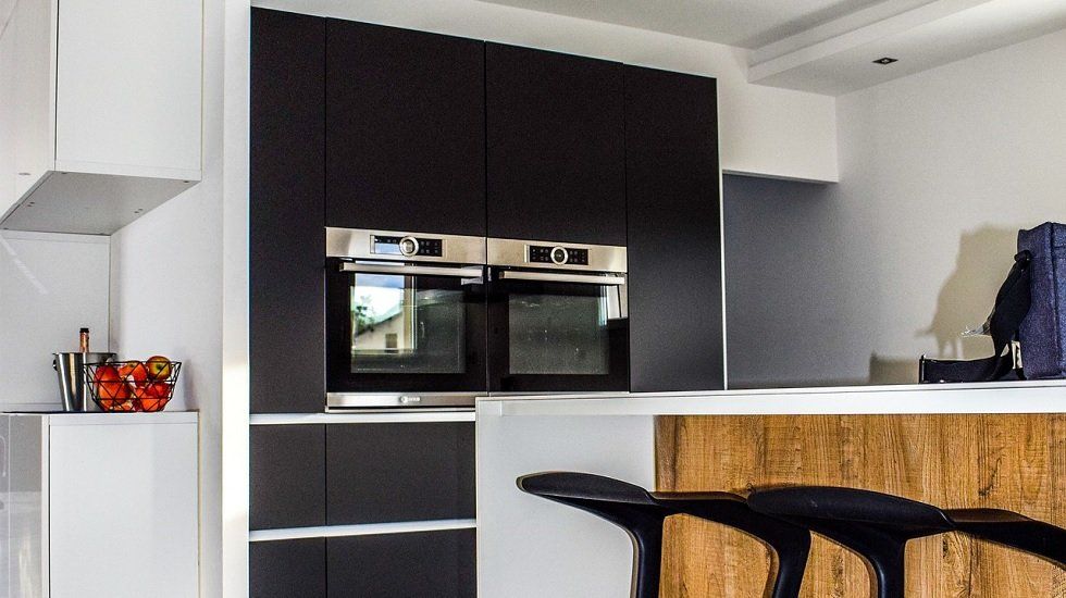 Tendencias de otoño para decorar una casa - Fotocasa Life cocina color negro