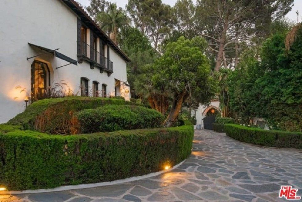 Jim Parsons vende su casa en Los Ángeles - Fotocasa Life - Casas de famosos, famosos - Curiosidades - El actor Jim Parsons, que da vida a Sheldon Cooper en The Big Bang Theory, vende la que hasta ahora ha sido su casa en la zona de Los Feliz, en Los Ángeles.
